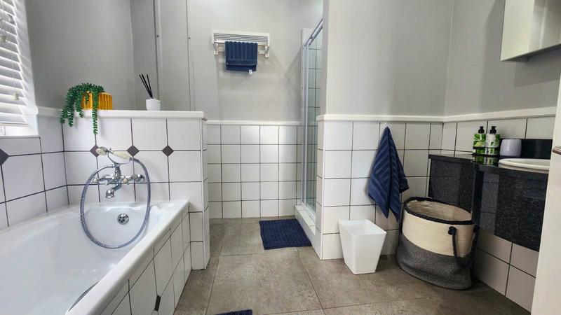 To Let 4 Bedroom Property for Rent in Pinnacle Point Golf Estate Western Cape